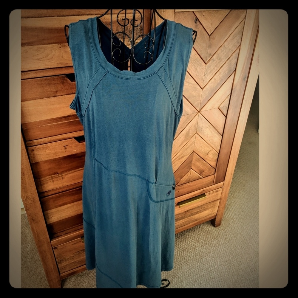 Mountain Hardwear blue sleeveless travel dress
